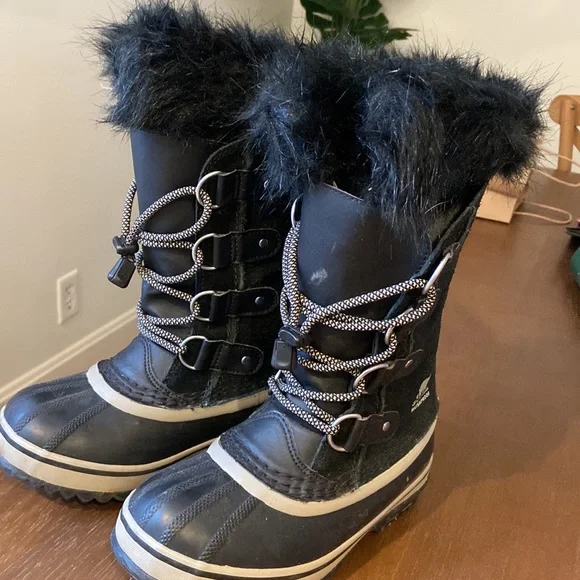 Sorel sized 1 snow boots - Picture 2 of 4